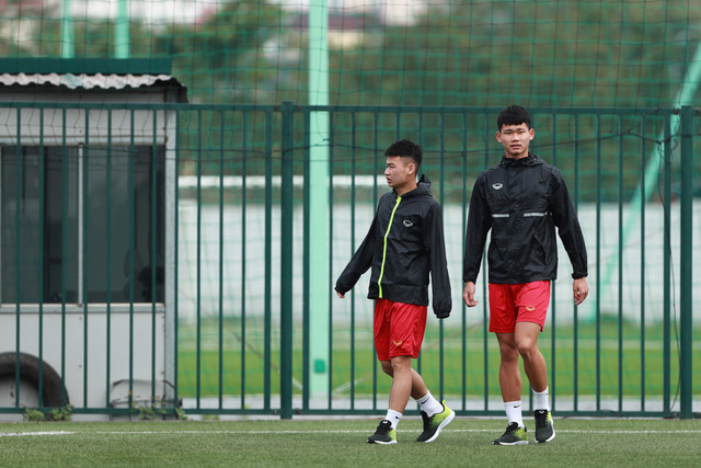 U20 Việt Nam nhồi thể lực trong buổi tập khai xuân - Hình 9 U20 Viet Nam nhoi the luc trong buoi tap khai xuan-Hinh-9