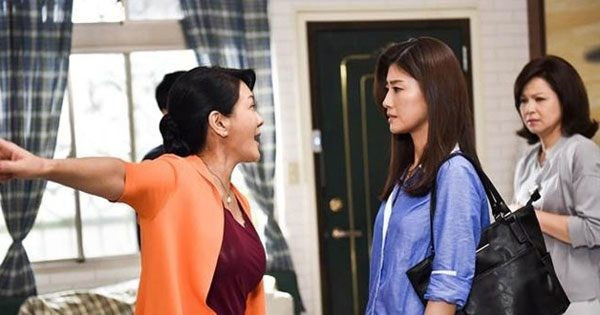 Bà chặt gà làm cỗ cháu xin một miếng không cho, con dâu tức giận - Hình 2 Ba chat ga lam co chau xin mot mieng khong cho, con dau tuc gian-Hinh-2