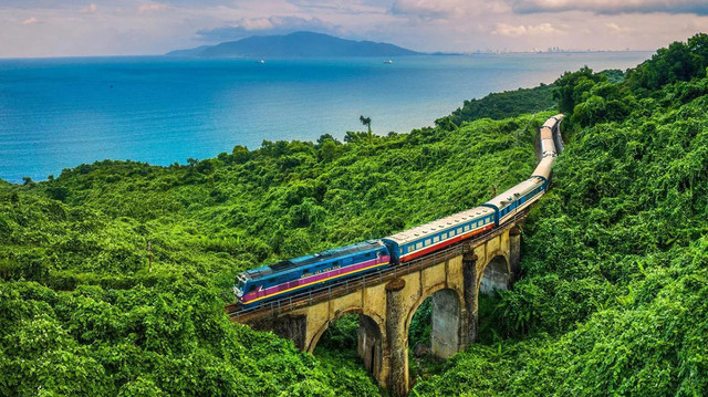 Việt Nam lọt top 9 hành trình du lịch bằng tàu ngoạn mục nhất Viet Nam lot top 9 hanh trinh du lich bang tau ngoan muc nhat