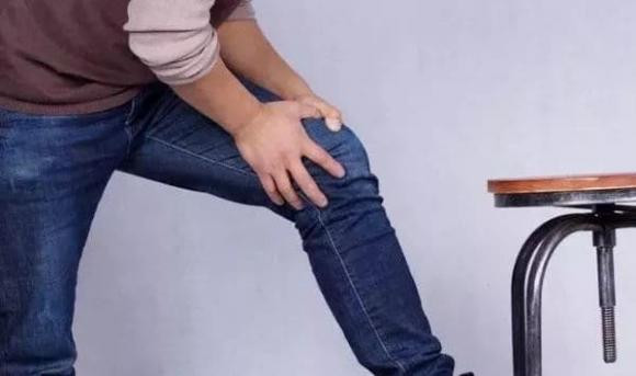 Trên tai có "công tắc nhỏ" để bổ thận tráng dương, nên thường xuyên "véo" Tren tai co