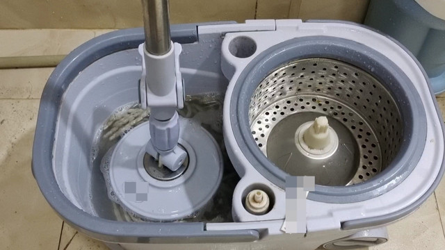 Dù cây lau chỉ cần nhúng trong nước này là sẽ sạch ngay - Hình 7 Du cay lau chi can nhung trong nuoc nay la se sach ngay-Hinh-7