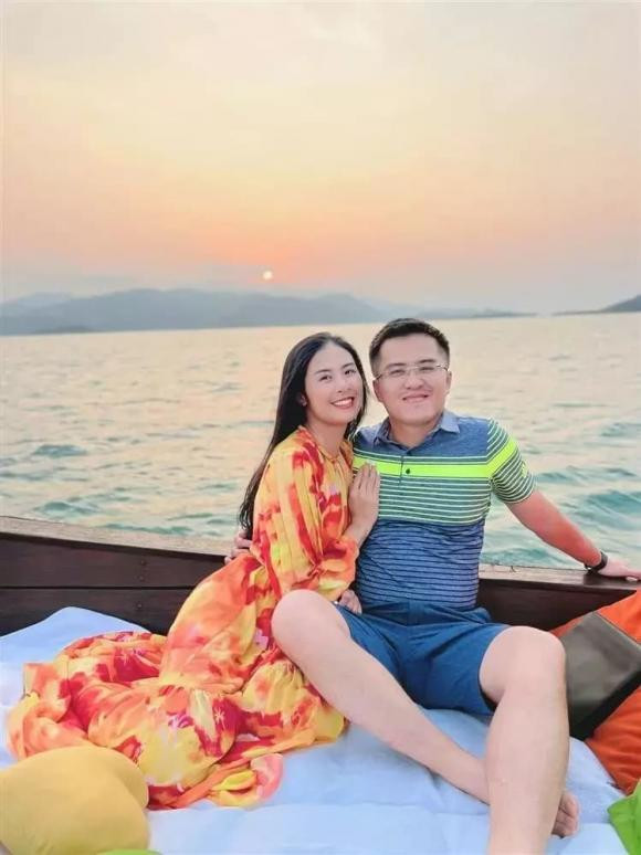 Hoa hậu Ngọc Hân 'add friend' chồng sau một thập kỉ gắn bó Hoa hau Ngoc Han 'add friend' chong sau mot thap ki gan bo