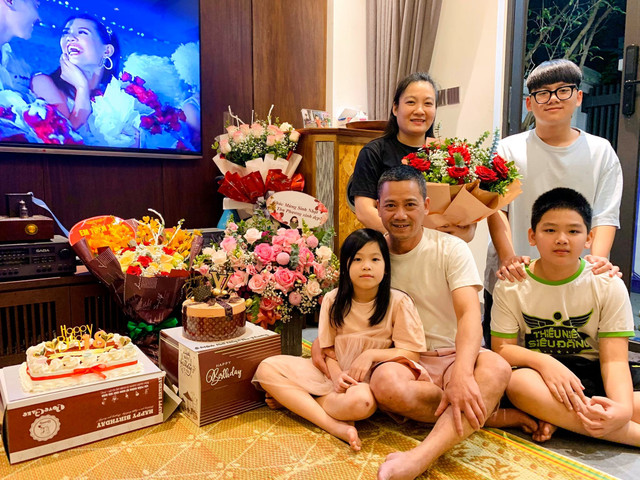 Bình Trọng viên mãn bên vợ trẻ kém 9 tuổi cùng 3 con - Hình 3 Binh Trong vien man ben vo tre kem 9 tuoi cung 3 con-Hinh-3