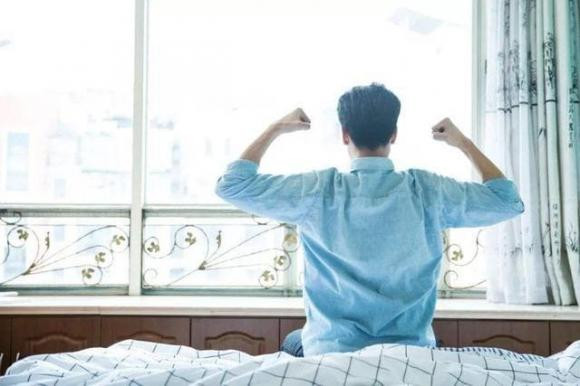 Đâu là thời điểm thích hợp để thức dậy vào buổi sáng? - Hình 3 Dau la thoi diem thich hop de thuc day vao buoi sang?-Hinh-3