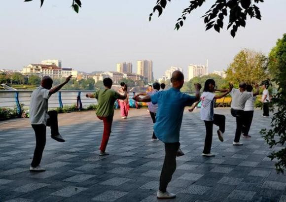 Đâu là thời điểm thích hợp để thức dậy vào buổi sáng? - Hình 2 Dau la thoi diem thich hop de thuc day vao buoi sang?-Hinh-2