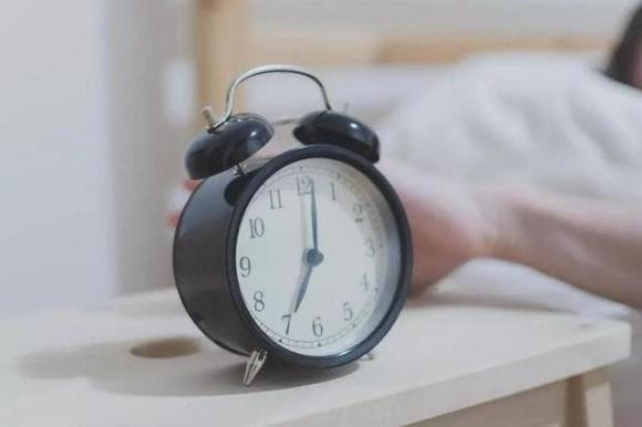 Đâu là thời điểm thích hợp để thức dậy vào buổi sáng? - Hình 4 Dau la thoi diem thich hop de thuc day vao buoi sang?-Hinh-4