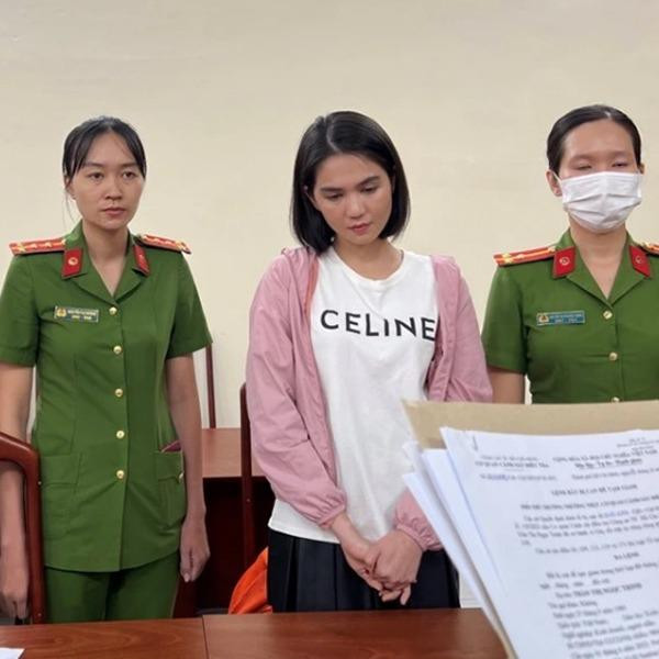 Ngọc Trinh bị bắt, phản ứng của 'ông bầu' Vũ Khắc Tiệp thế nào Ngoc Trinh bi bat, phan ung cua 'ong bau' Vu Khac Tiep the nao