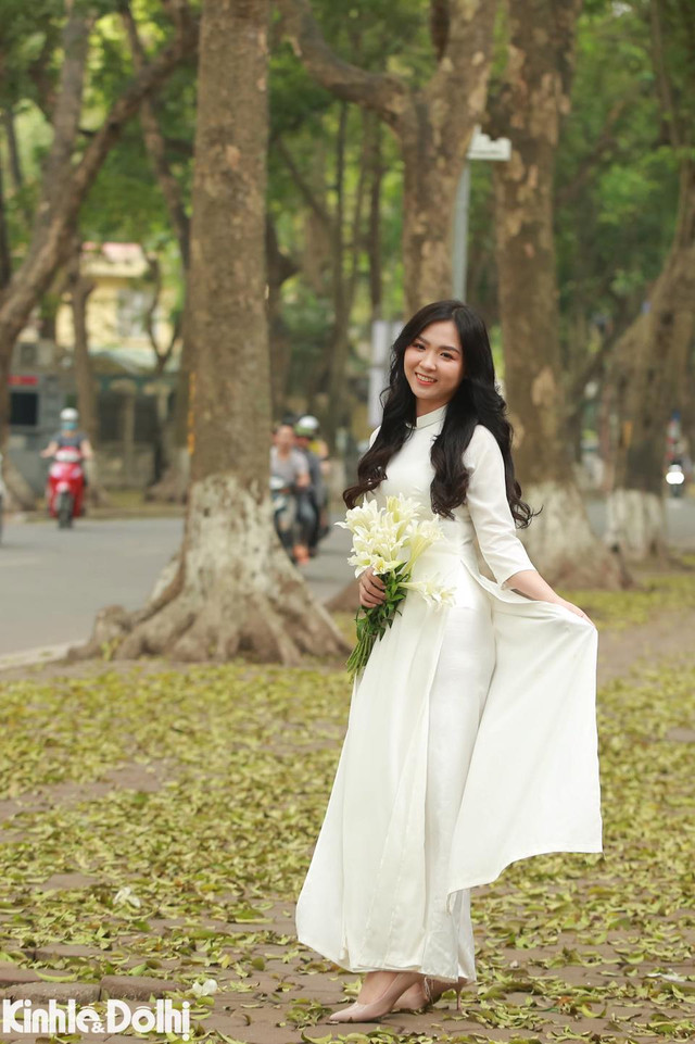 Ngắm cây thay lá vàng ươm trên “con đường lãng mạn nhất Hà Nội” - Hình 7 Ngam cay thay la vang uom tren “con duong lang man nhat Ha Noi”-Hinh-7