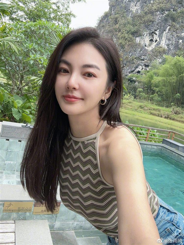 "Mỹ nhân phản bội Châu Tinh Trì" U40 mà trẻ đẹp như gái đôi mươi - Hình 7