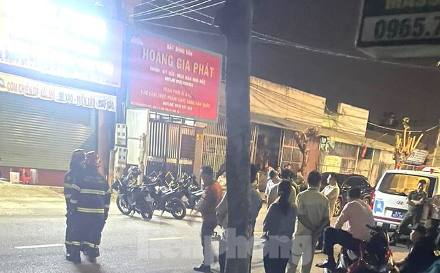 Công an đột nhập ki-ốt, giải cứu một phụ nữ bị bắt - Hình 3 Cong an dot nhap ki-ot, giai cuu mot phu nu bi bat-Hinh-3