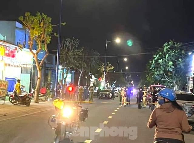 Công an đột nhập ki-ốt, giải cứu một phụ nữ bị bắt - Hình 5 Cong an dot nhap ki-ot, giai cuu mot phu nu bi bat-Hinh-5