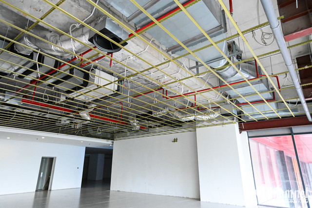 Những TTTM nổi tiếng Hà Nội trong cảnh hoang lạnh - Hình 22 Nhung TTTM noi tieng Ha Noi trong canh hoang lanh-Hinh-22