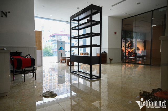 Những TTTM nổi tiếng Hà Nội trong cảnh hoang lạnh - Hình 8 Nhung TTTM noi tieng Ha Noi trong canh hoang lanh-Hinh-8