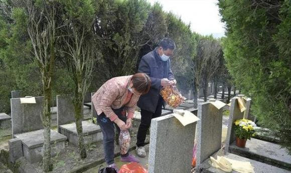 “Ba thứ bên nấm mồ sinh ra người giàu”? Ba thứ đó là gì? “Ba thu ben nam mo sinh ra nguoi giau”? Ba thu do la gi?