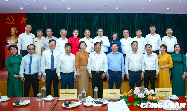 Tháo gỡ khó khăn, tạo điều kiện tốt nhất có thể để báo chí cống hiến - Hình 7 Thao go kho khan, tao dieu kien tot nhat co the de bao chi cong hien-Hinh-7