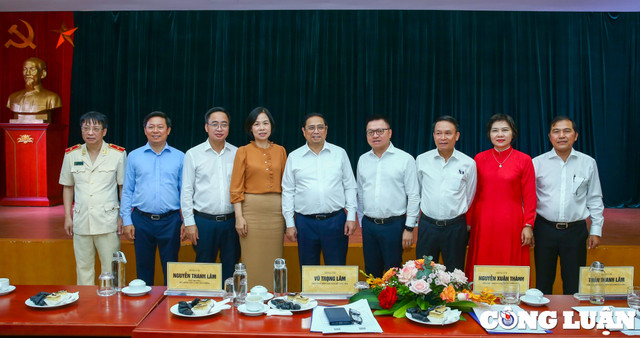 Tháo gỡ khó khăn, tạo điều kiện tốt nhất có thể để báo chí cống hiến - Hình 10 Thao go kho khan, tao dieu kien tot nhat co the de bao chi cong hien-Hinh-10