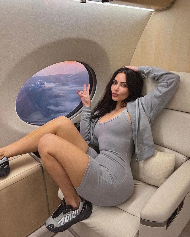 Có gì trong máy bay 150 triệu USD của Kim Kardashian? Co gi trong may bay 150 trieu USD cua Kim Kardashian?
