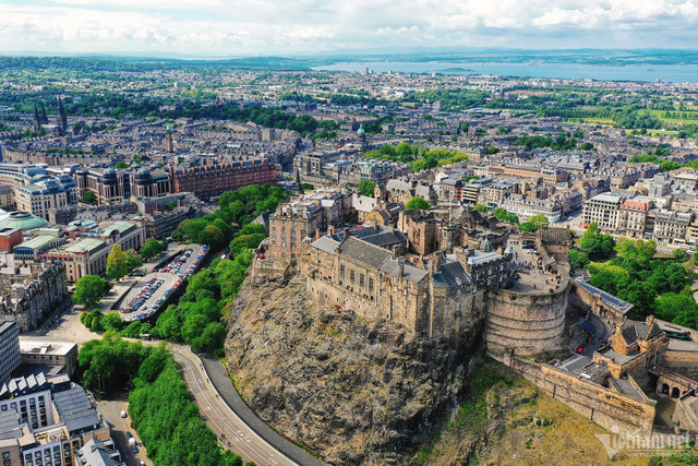 Cận cảnh lâu đài bị đồn có nhiều oan hồn tử tù ở Scotland - Hình 3 Can canh lau dai bi don co nhieu oan hon tu tu o Scotland-Hinh-3