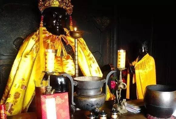 Ngọn đèn dầu vĩnh cửu ở núi Võ Đang hơn 600 năm không tắt - Hình 6 Ngon den dau vinh cuu o nui Vo Dang hon 600 nam khong tat-Hinh-6