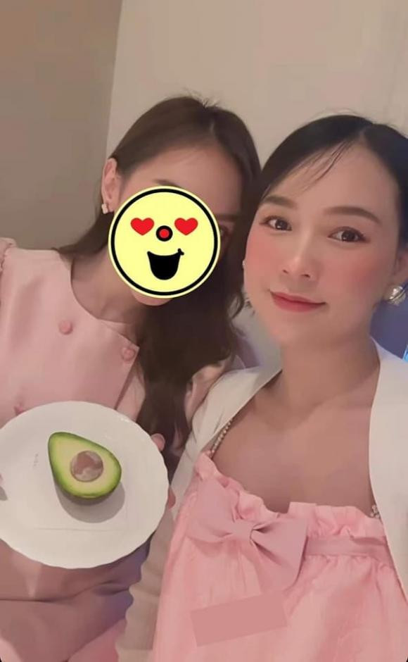 Sam để lộ chi tiết bầu bí sau khi được bạn trai cầu hôn - Hình 3 Sam de lo chi tiet bau bi sau khi duoc ban trai cau hon-Hinh-3