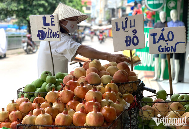 Hàng Trung Quốc đổ bộ chợ Tết, nhiều loại giá siêu rẻ - Hình 3 Hang Trung Quoc do bo cho Tet, nhieu loai gia sieu re-Hinh-3