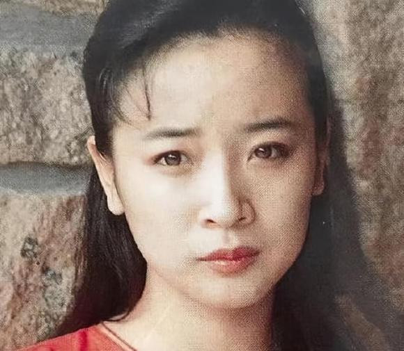 Nữ diễn viên hạng nhất quốc dân, nhiều lần "cắm sừng" chồng - Hình 2 Nu dien vien hang nhat quoc dan, nhieu lan