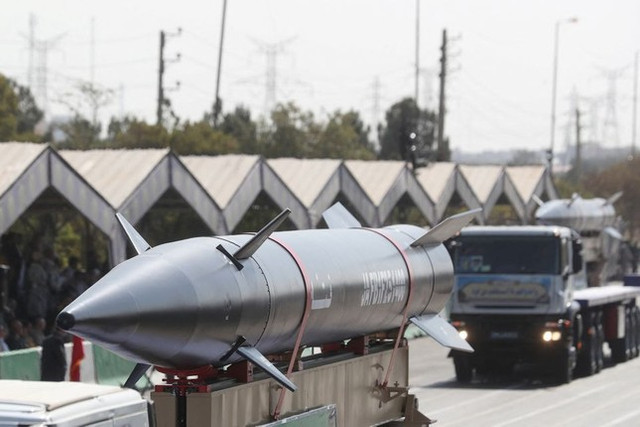 Iran khoe máy bay không người lái tầm hoạt động xa nhất thế giới - Hình 4 Iran khoe may bay khong nguoi lai tam hoat dong xa nhat the gioi-Hinh-4