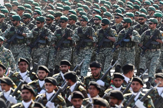 Iran khoe máy bay không người lái tầm hoạt động xa nhất thế giới - Hình 7 Iran khoe may bay khong nguoi lai tam hoat dong xa nhat the gioi-Hinh-7
