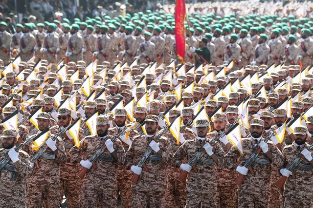 Iran khoe máy bay không người lái tầm hoạt động xa nhất thế giới - Hình 6 Iran khoe may bay khong nguoi lai tam hoat dong xa nhat the gioi-Hinh-6