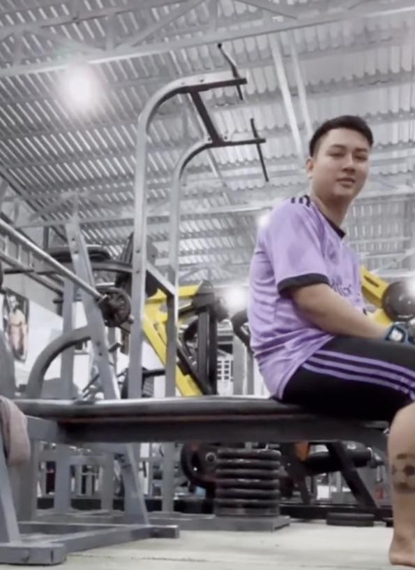 Hoài Lâm mặc giản dị, hát đám cưới ở quê, cát-sê ra sao? - Hình 4 Hoai Lam mac gian di, hat dam cuoi o que, cat-se ra sao?-Hinh-4