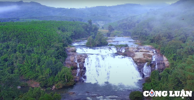 Mê đắm vẻ hoang sơ của thác Sao Va ở Nghệ An Me dam ve hoang so cua thac Sao Va o Nghe An