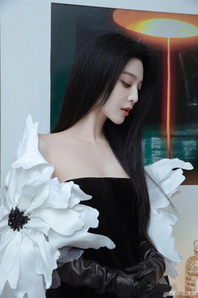 Vô tình lọt ống kính fan, Phạm Băng Băng gây sốt nhờ đẹp - Hình 7 Vo tinh lot ong kinh fan, Pham Bang Bang gay sot nho dep-Hinh-7