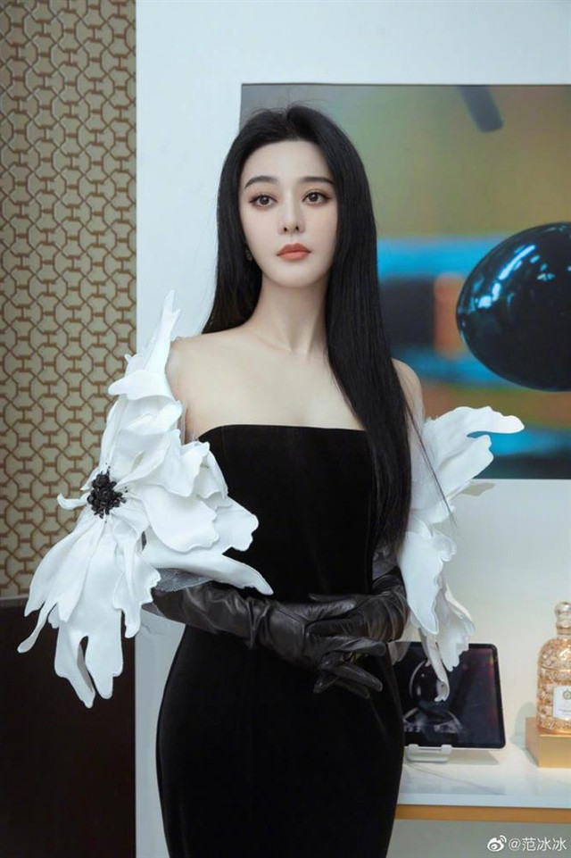 Vô tình lọt ống kính fan, Phạm Băng Băng gây sốt nhờ đẹp - Hình 6 Vo tinh lot ong kinh fan, Pham Bang Bang gay sot nho dep-Hinh-6