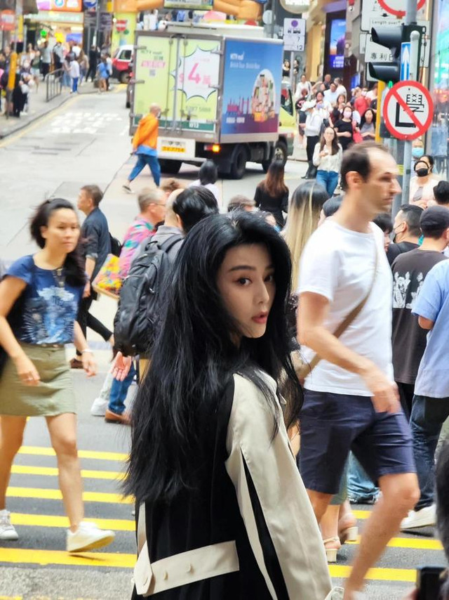 Vô tình lọt ống kính fan, Phạm Băng Băng gây sốt nhờ đẹp - Hình 3 Vo tinh lot ong kinh fan, Pham Bang Bang gay sot nho dep-Hinh-3