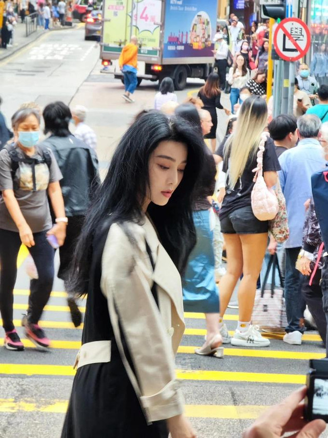 Vô tình lọt ống kính fan, Phạm Băng Băng gây sốt nhờ đẹp Vo tinh lot ong kinh fan, Pham Bang Bang gay sot nho dep