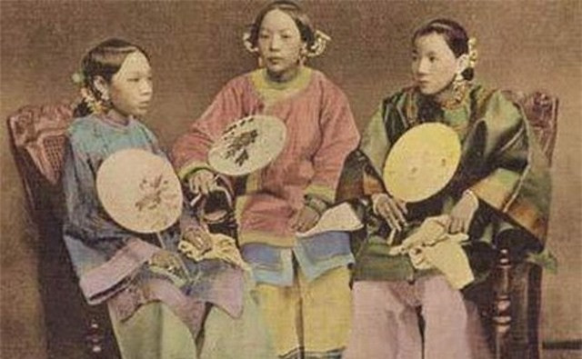 Phi tần nhà Thanh có cuộc sống ảo vọng, xa hoa? - Hình 2 Phi tan nha Thanh co cuoc song ao vong, xa hoa?-Hinh-2
