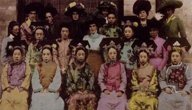 Phi tần nhà Thanh có cuộc sống ảo vọng, xa hoa? - Hình 3 Phi tan nha Thanh co cuoc song ao vong, xa hoa?-Hinh-3