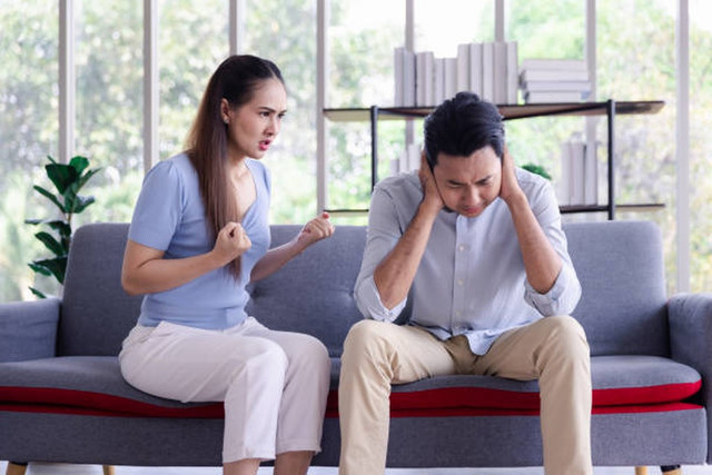 Vợ nổi giận mỗi khi nghe tôi nhắc tới chị hàng xóm Vo noi gian moi khi nghe toi nhac toi chi hang xom