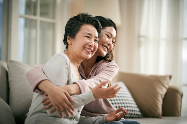 Hành động của mẹ chồng khi con dâu biếu tiền khiến cô nghẹn ngào - Hình 3 Hanh dong cua me chong khi con dau bieu tien khien co nghen ngao-Hinh-3