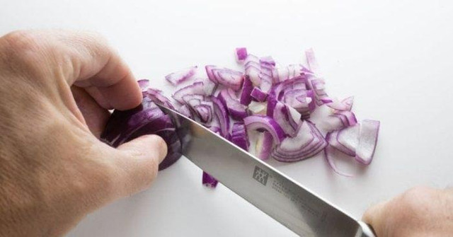 Hành tây mua về cứ đặt ở chỗ này, cả năm chẳng sợ hỏng Hanh tay mua ve cu dat o cho nay, ca nam chang so hong