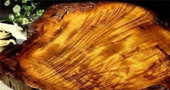 Dọn đồ đào ra chiếc "thớt cổ", chàng trai giàu có sau một đêm - Hình 3 Don do dao ra chiec