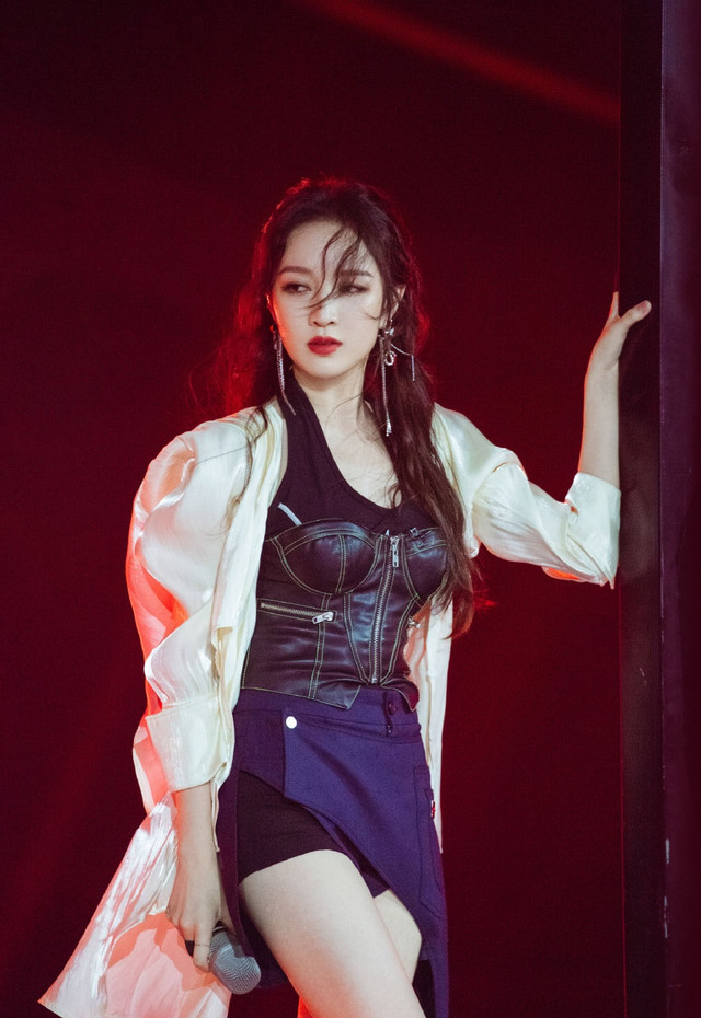 Bất lợi của Chi Pu khi thi đấu ở show đình đám Trung Quốc - Hình 3 Bat loi cua Chi Pu khi thi dau o show dinh dam Trung Quoc-Hinh-3
