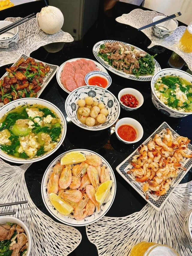 Shark Bình khoe bữa cơm gia đình, hạnh phúc khi ở cùng Phương Oanh - Hình 2 Shark Binh khoe bua com gia dinh, hanh phuc khi o cung Phuong Oanh-Hinh-2