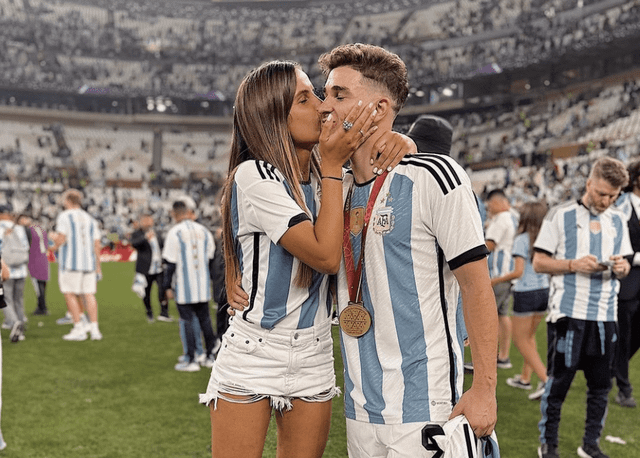 Lý do cổ động viên đòi nhà vô địch World Cup chia tay bạn gái - Hình 2 Ly do co dong vien doi nha vo dich World Cup chia tay ban gai-Hinh-2