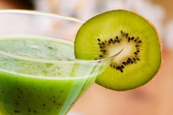 Nước ép kiwi có thể ức chế sự phát triển của ung thư phổi? - Hình 2 Nuoc ep kiwi co the uc che su phat trien cua ung thu phoi?-Hinh-2