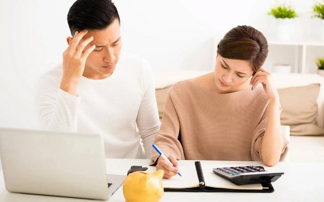 Sau một lần đi chợ, chồng quyết định đưa thẻ lương cho tôi giữ Sau mot lan di cho, chong quyet dinh dua the luong cho toi giu