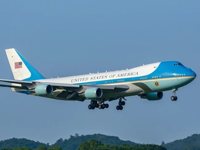 Boeing lỗ gần 2 tỷ USD vì sản xuất chuyên cơ Tổng thống Mỹ Boeing lo gan 2 ty USD vi san xuat chuyen co Tong thong My