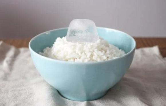 Để rau luộc xanh mướt và giòn ngon, ngâm thêm thứ này - Hình 4 De rau luoc xanh muot va gion ngon, ngam them thu nay-Hinh-4