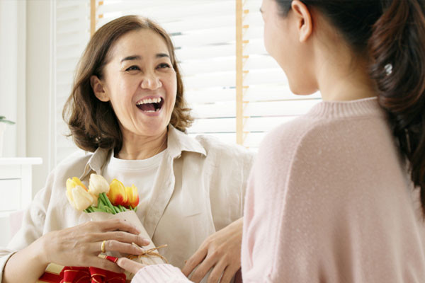 Bỏ túi 5 bí quyết ghi điểm với mẹ chồng tương lai dịp Tết Bo tui 5 bi quyet ghi diem voi me chong tuong lai dip Tet