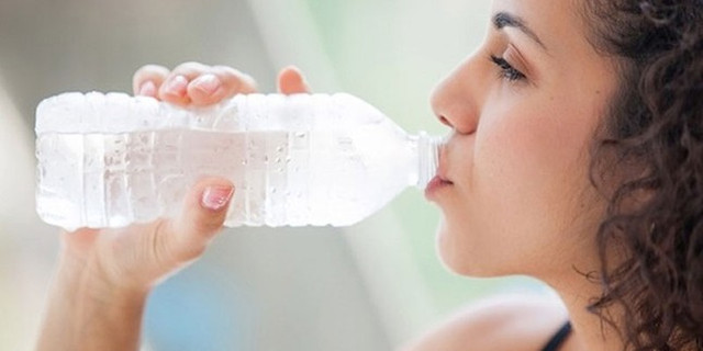 Uống nước đá trong mùa hè: Tưởng mát nhưng cực nhiều nguy hại - Hình 2 Uong nuoc da trong mua he: Tuong mat nhung cuc nhieu nguy hai-Hinh-2
